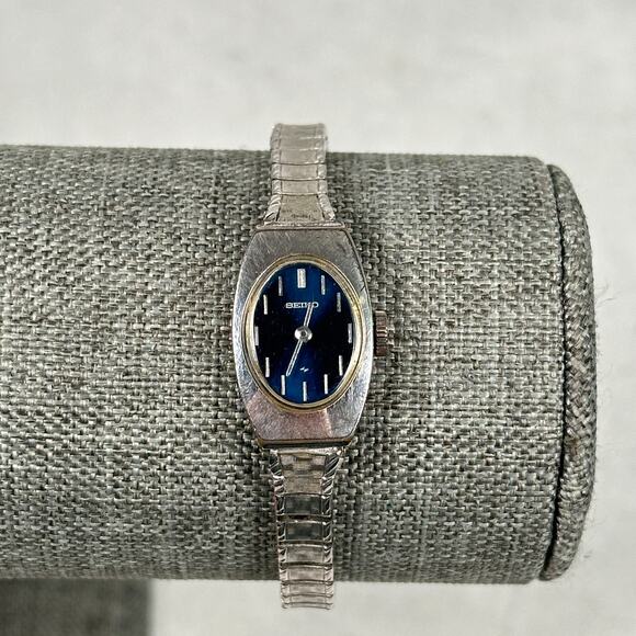VTG Seiko Watch Womens 15mm Blue Dial Oval Manual Wind Up Silver Tone Working - Picture 1 of 10